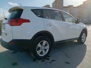 2013 Toyota RAV4 IV (XA40), белый, 2600000 рублей, вид 4
