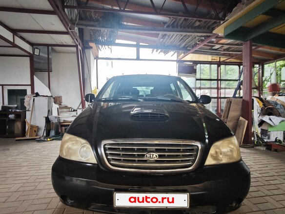 2002 Kia Carnival I, чёрный, 370000 рублей - вид 1