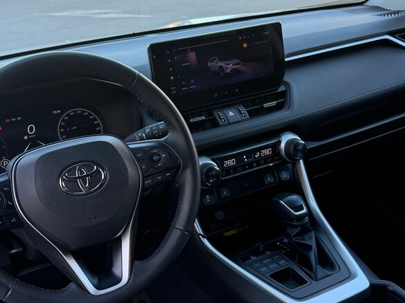 2025 Toyota RAV4 V (XA50), белый, 3800000 рублей - вид 6