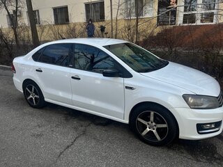 2017 Volkswagen Polo V Рестайлинг, белый, 800000 рублей, вид 3