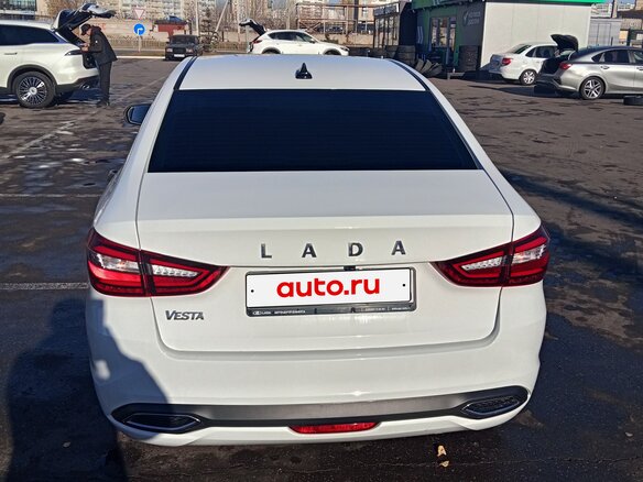 2023 Lada (ВАЗ) Vesta I Рестайлинг (NG), белый, 980000 рублей - вид 2