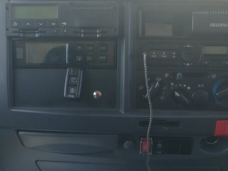 2017 Isuzu Elf (N-series), белый, 3000000 рублей, вид 4