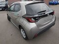 2020 Toyota Yaris IV, серый, 1450000 рублей - вид 4