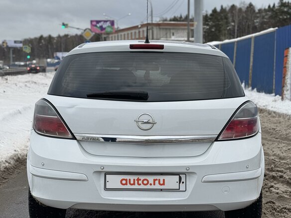 2013 Opel Astra H Рестайлинг, белый, 870000 рублей - вид 3