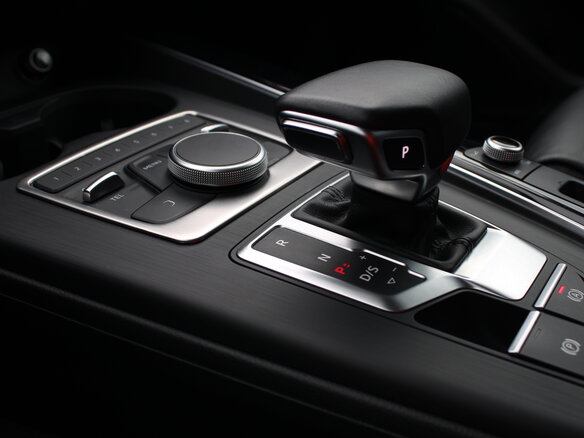 2017 Audi A4 V (B9), белый - вид 15