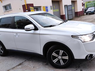 2014 Mitsubishi Outlander III Рестайлинг, белый, 1699999 рублей, вид 3