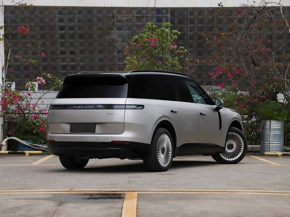2026 Lynk & Co 900, серебристый, 7300000 рублей - вид 3