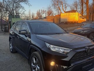 2020 Toyota RAV4 V (XA50), чёрный, 2600000 рублей, вид 2