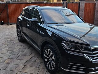 2018 Volkswagen Touareg III, коричневый, 5080000 рублей, вид 2