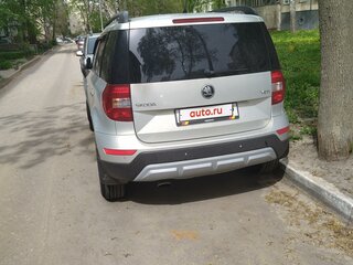 2014 Skoda Yeti I Рестайлинг, серебристый, 1400000 рублей, вид 3