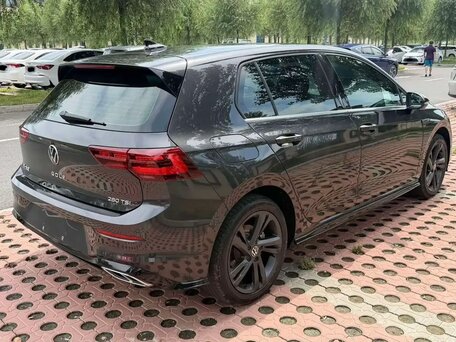 2023 Volkswagen Golf VIII, чёрный, 2100000 рублей, вид 4