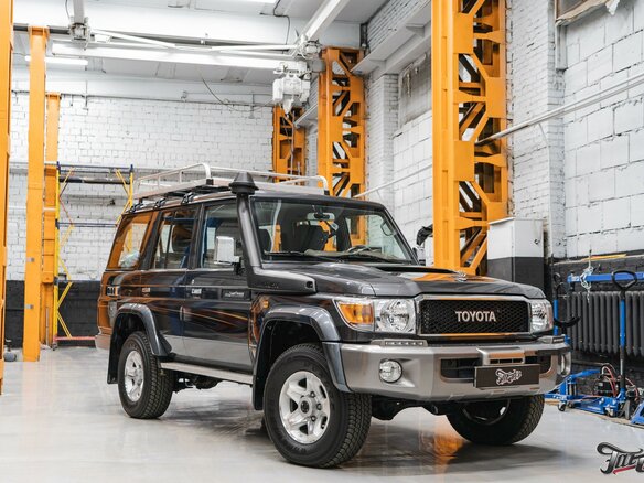 2019 Toyota Land Cruiser 76 70 Series Рестайлинг 1, серый