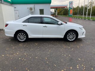2015 Toyota Camry VII (XV50) Рестайлинг, белый, 2700000 рублей, вид 2