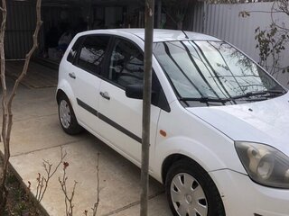 2007 Ford Fiesta Mk5, белый, 385000 рублей, вид 2