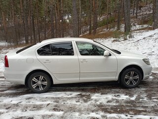 2011 Skoda Octavia II (A5) Рестайлинг, белый, 1050000 рублей, вид 2