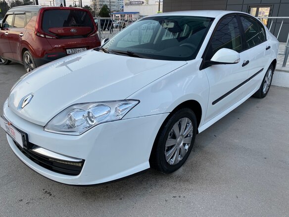 2008 Renault Laguna III, белый - вид 18