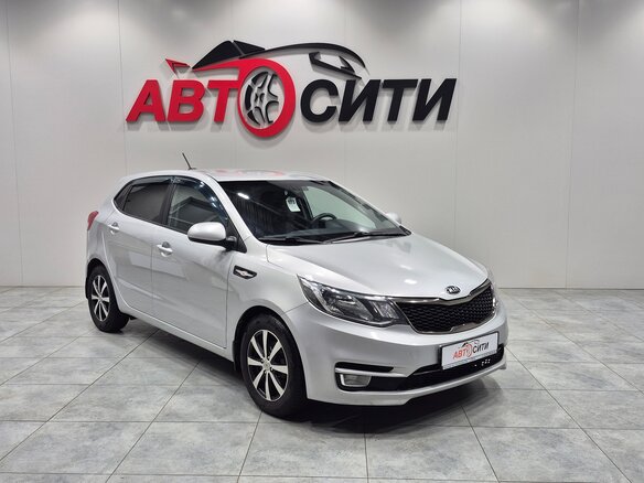2017 Kia Rio III Рестайлинг, серебристый, 820000 рублей