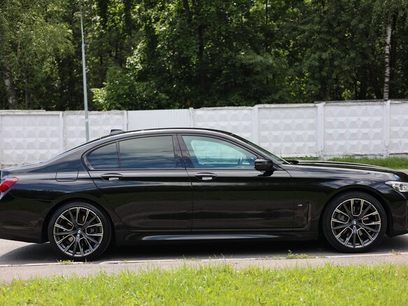 2020 BMW 7 серии 730d xDrive VI (G11/G12) Рестайлинг, чёрный, 9000000 рублей - вид 7