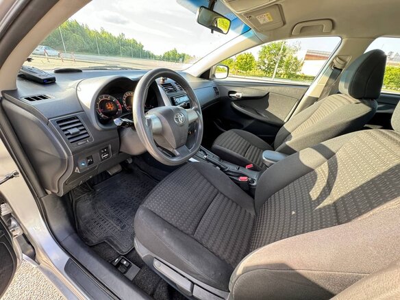 2012 Toyota Corolla X (E140, E150) Рестайлинг, серебристый, 1050000 рублей - вид 8