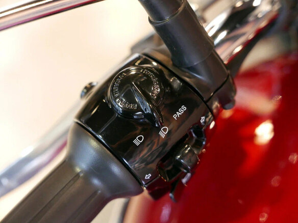 2026 Royal Enfield Meteor, красный, 528000 рублей - вид 3