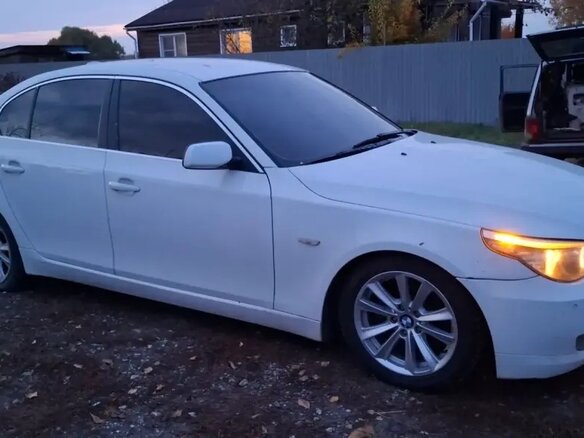 2007 BMW 5 серии 525i V (E60/E61) Рестайлинг, белый, 800000 рублей - вид 5