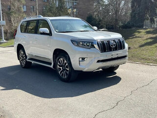 2022 Toyota Land Cruiser Prado 150 Series Рестайлинг 3, белый, 7600000 рублей, вид 3