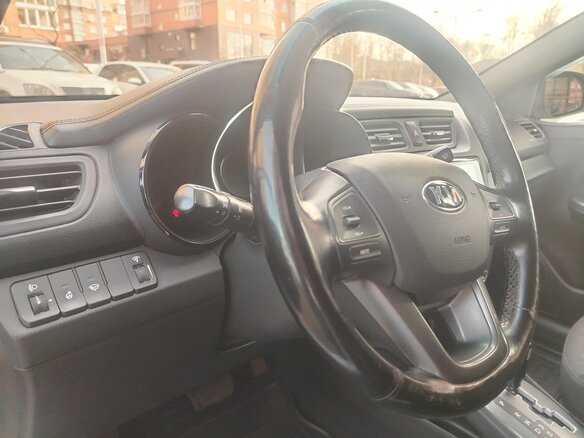 2014 Kia Rio 4-speed III, белый, 780000 рублей - вид 8
