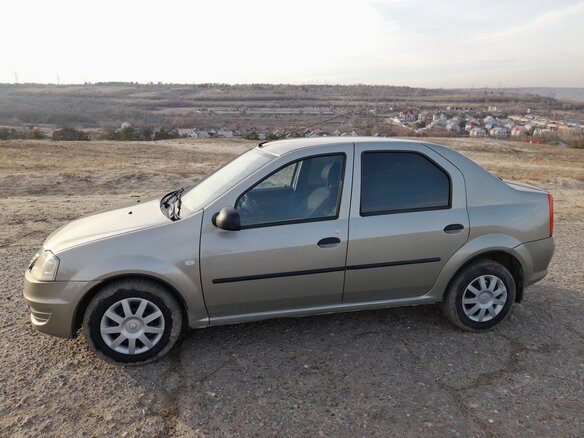 2012 Renault Logan I Рестайлинг, бежевый, 447000 рублей - вид 4