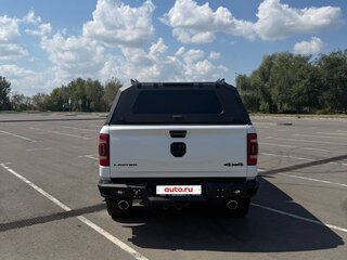 2019 Ram 1500 Crew Cab V, белый, 6200000 рублей, вид 3