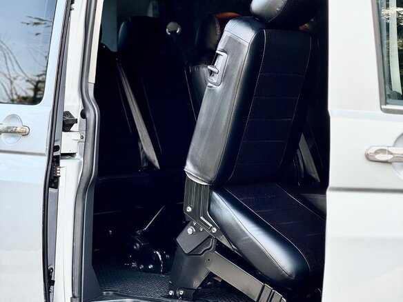 2010 Volkswagen Caravelle T5 Рестайлинг, серебристый, 1800000 рублей - вид 19