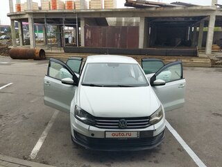2018 Volkswagen Polo V Рестайлинг, белый, 1000000 рублей, вид 2