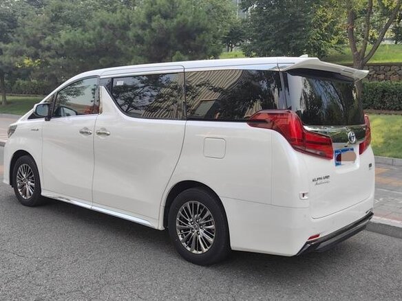 2021 Toyota Alphard III Рестайлинг, белый, 7700000 рублей - вид 2