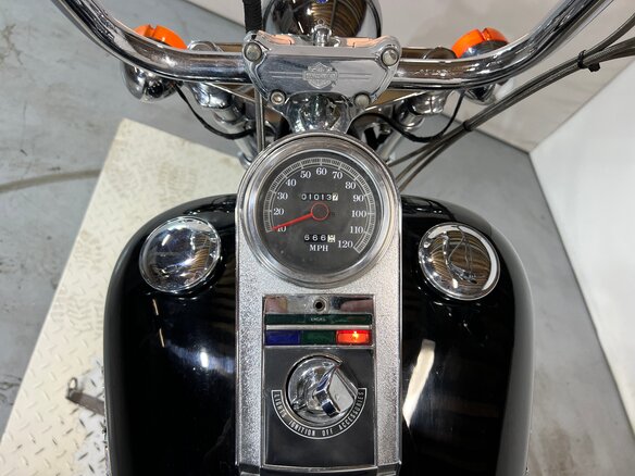 1985 Harley-Davidson Dyna Wide Glide, чёрный, 980000 рублей - вид 11