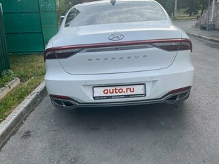 2021 Hyundai Grandeur VI Рестайлинг, белый, 4000000 рублей, вид 3