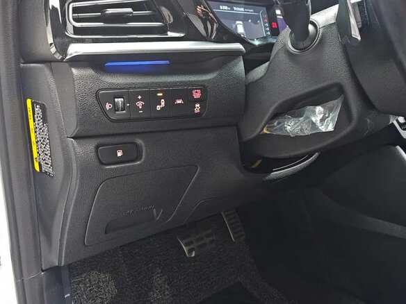 2021 Kia Niro I Рестайлинг, белый, 1600000 рублей - вид 12