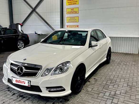 2011 Mercedes-Benz E-Класс 300 IV (W212, S212, C207), белый, 1690000 рублей - вид 1