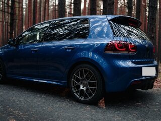 2011 Volkswagen Golf R VI, синий, 2050000 рублей, вид 3