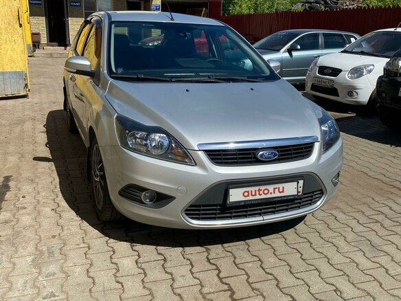 2010 Ford Focus II Рестайлинг, серебристый, 700000 рублей - вид 1