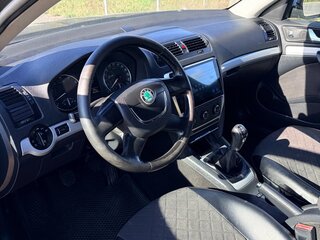 2010 Skoda Octavia II (A5) Рестайлинг, чёрный, 400000 рублей, вид 5