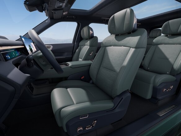 2026 Lynk & Co 900, белый - вид 12