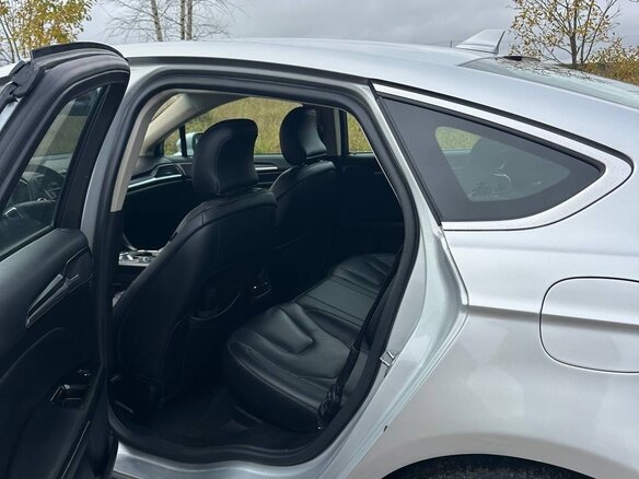 2019 Ford Fusion (North America) II Рестайлинг, серебристый, 2000000 рублей - вид 11