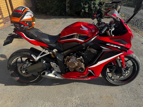 2021 Honda CBR 650R, красный, 970000 рублей, вид 4