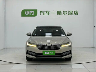2022 Skoda Superb III Рестайлинг, бежевый, 1965000 рублей, вид 2