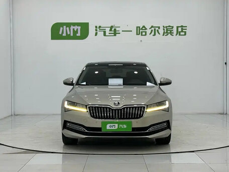 2022 Skoda Superb III Рестайлинг, бежевый, 1965000 рублей, вид 2