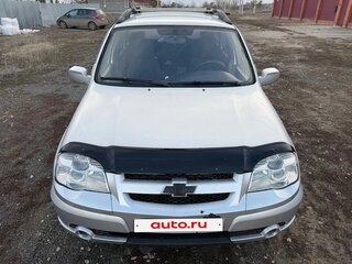 2011 Chevrolet Niva I Рестайлинг, серебристый, 430000 рублей, вид 2