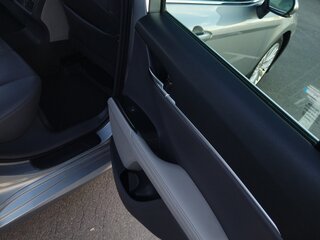 2020 Toyota Camry VIII (XV70), серебристый, 2800000 рублей, вид 3
