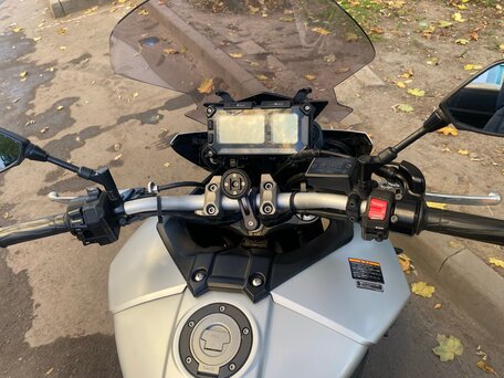 2015 Yamaha MT-09 Tracer (FJ-09), серебристый, 660000 рублей, вид 3