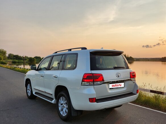 2015 Toyota Land Cruiser 200 Series Рестайлинг 2, белый - вид 9