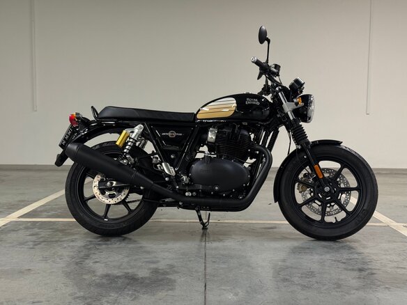 2026 Royal Enfield Interceptor, чёрный, 694000 рублей