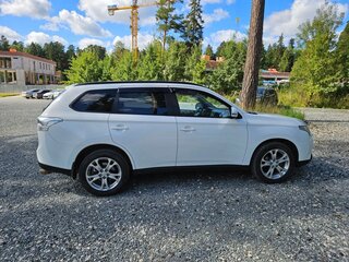 2014 Mitsubishi Outlander III Рестайлинг, белый, 1400000 рублей, вид 3